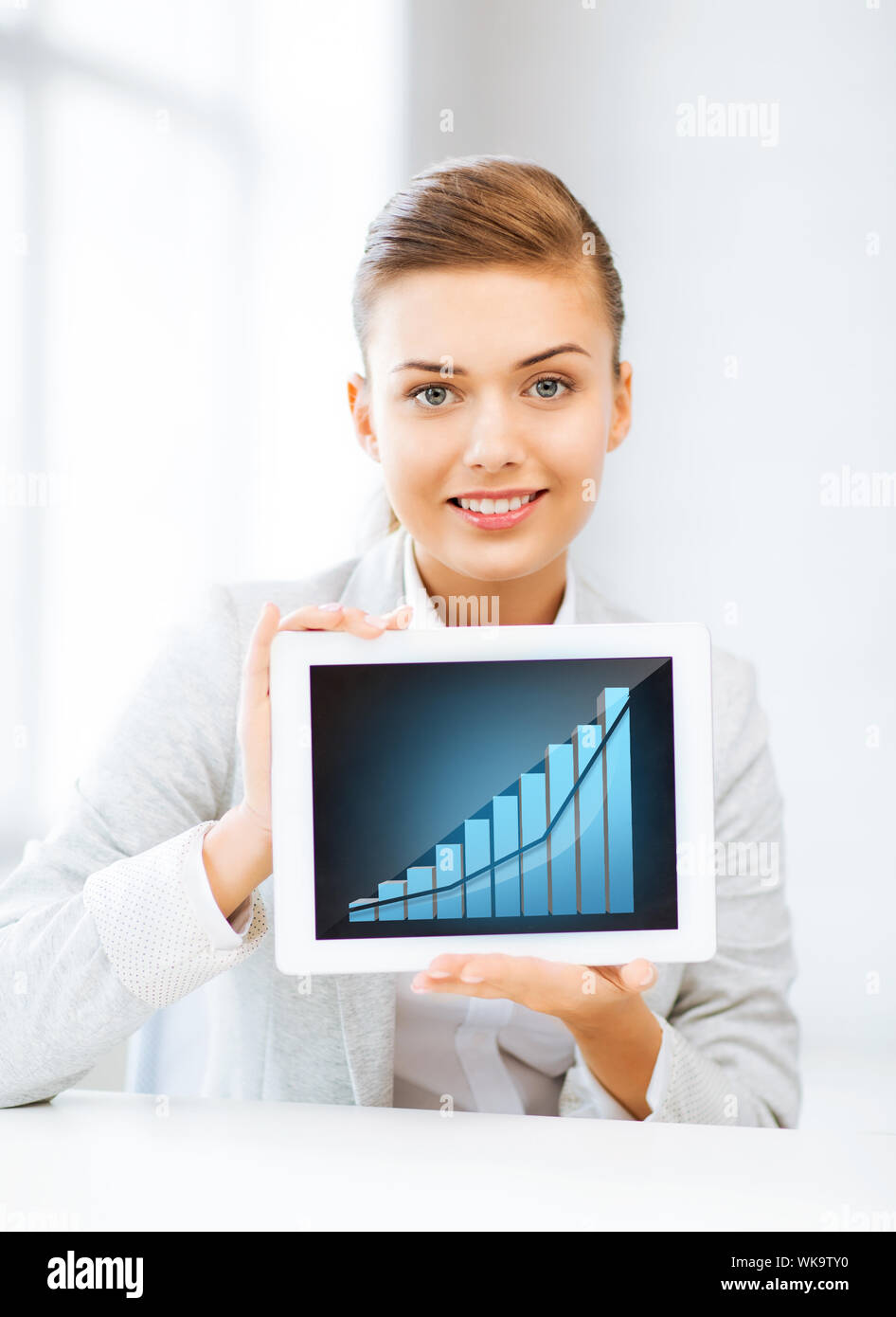 People graph showing grow hi-res stock photography and images - Alamy