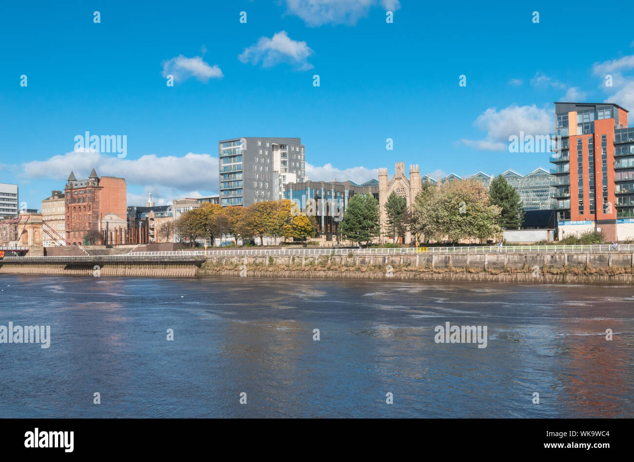 River Clyde Glasgow from Carlton Place towards Clyde Street with Old & new architecture City of Glasgow Scotland Stock Photo