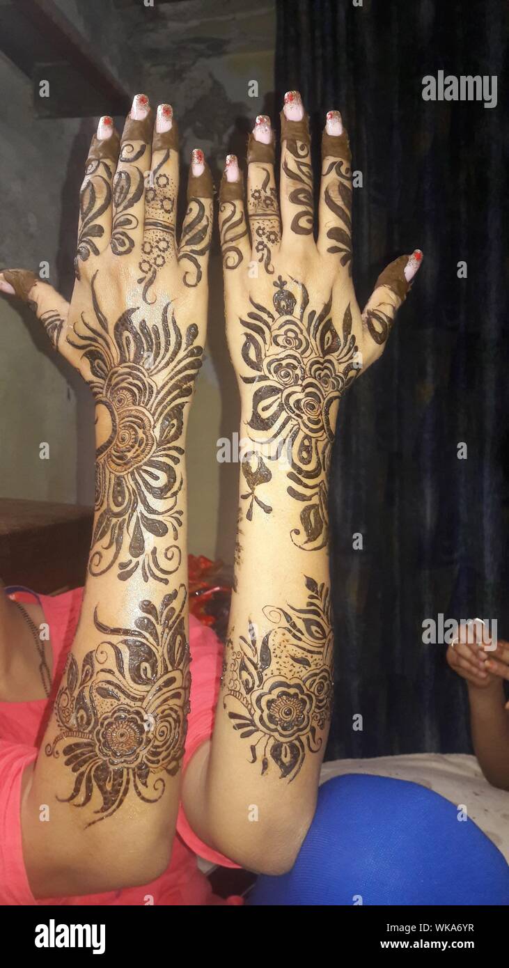 Henna hand tattoos hires stock photography and images Alamy