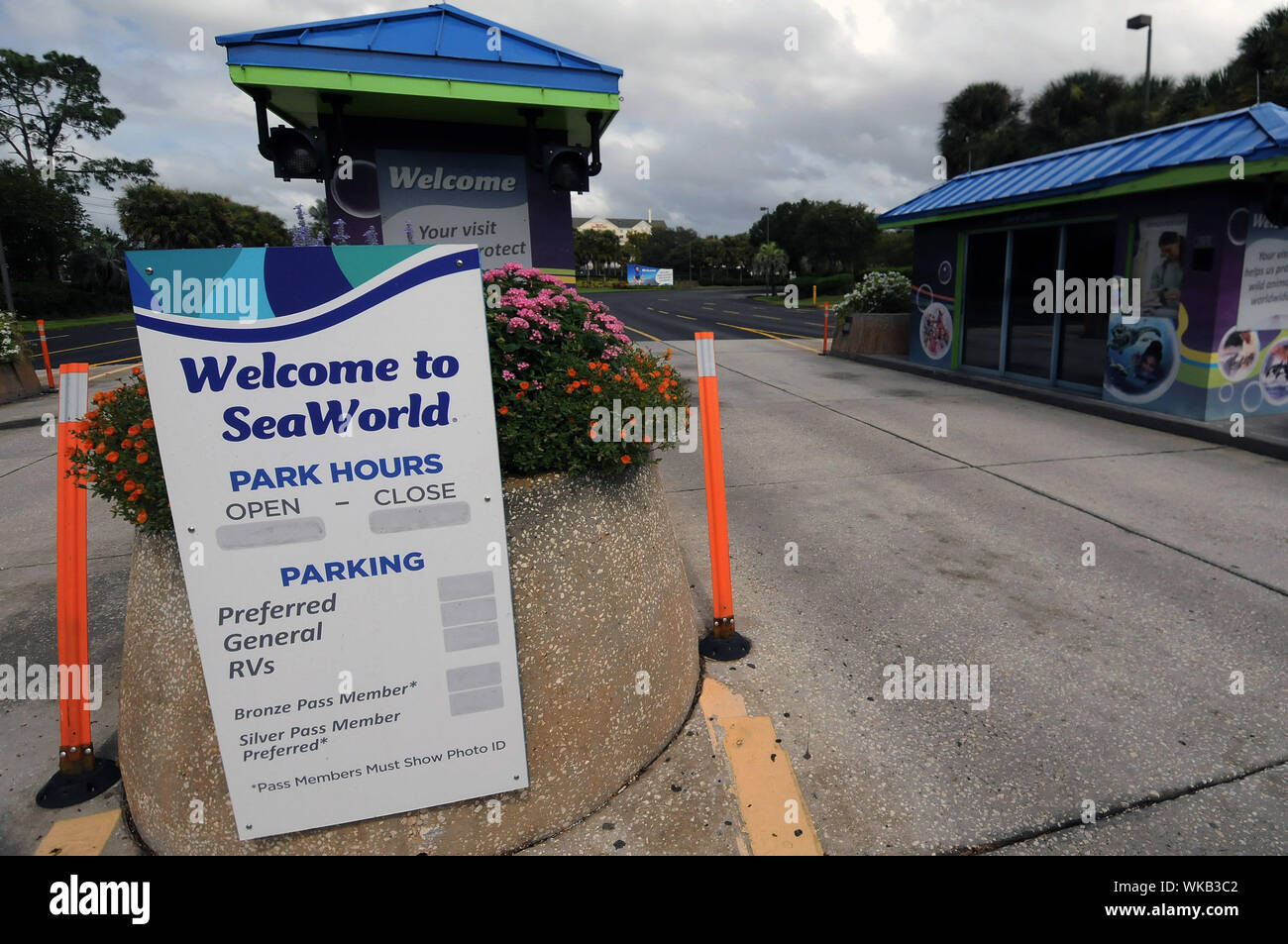 Orlando, United States. 03rd Sep, 2019. The parking entrance to SeaWorld Orlando is seen after the attraction was closed on September 3, 2019 as Hurricane Dorian turns to the north off the eastern coast of Florida after a weakened Category 2 storm devastates parts of the Bahamas. Credit: SOPA Images Limited/Alamy Live News Stock Photo