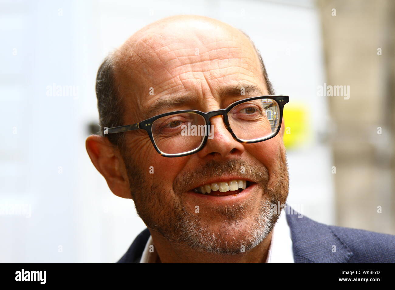 NICK ROBINSON AT COLEGE GREEN , WESTMINSTER ON 3RD SEPTEMBER 2019. BRITISH JOURNALISTS. BROADCASTERS. BBC RADIO 4. BBC EDITORS. BBC POLITICAL EDITORS. CORRESPONDENTS. RADIO BROADCASTERS. RADIO PRESENTERS. Stock Photo