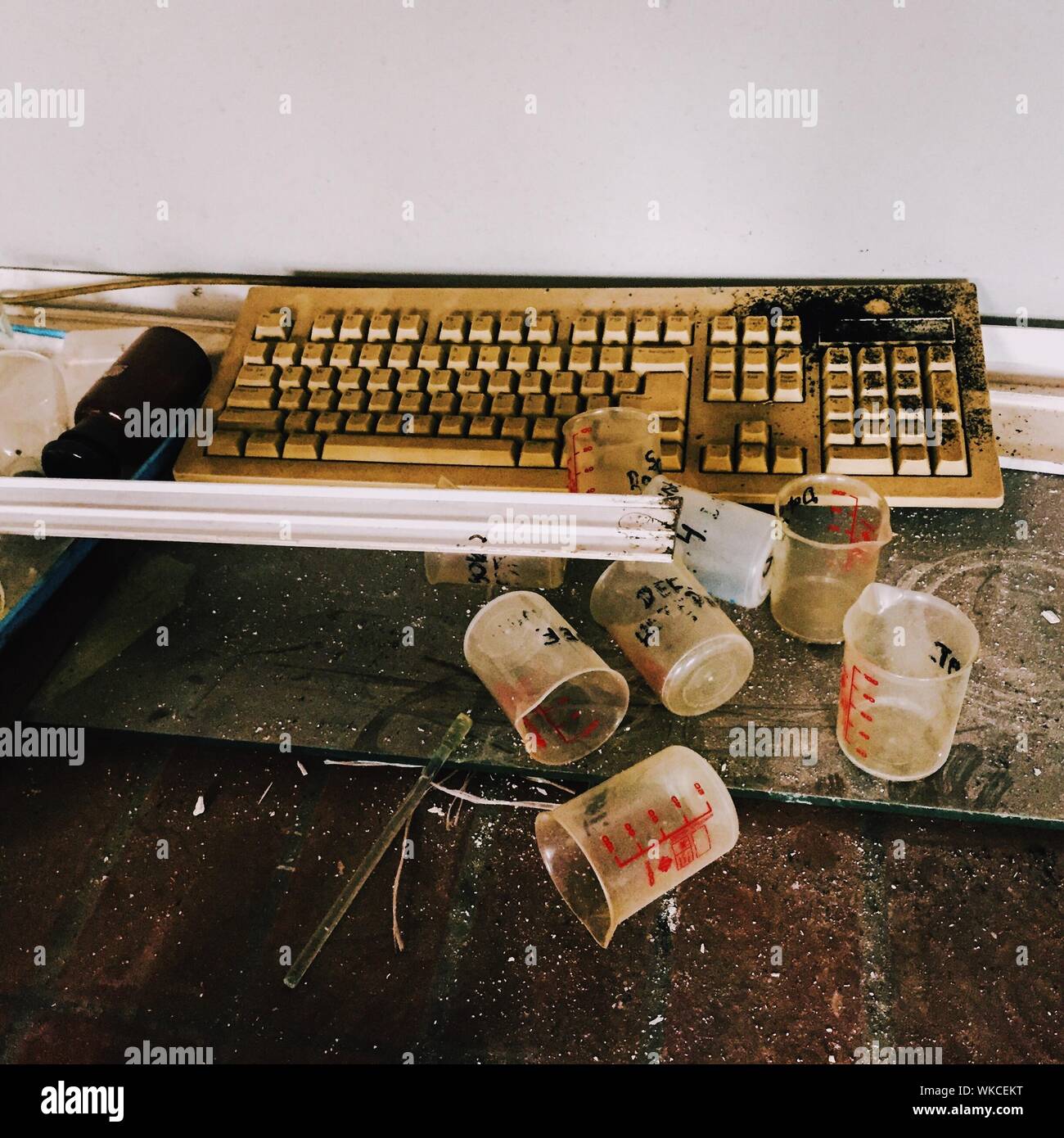 Messy laboratory hi-res stock photography and images - Alamy