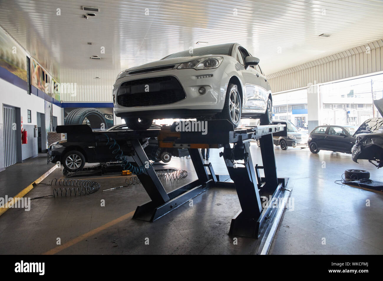 Mechanically lift hi-res stock photography and images - Alamy