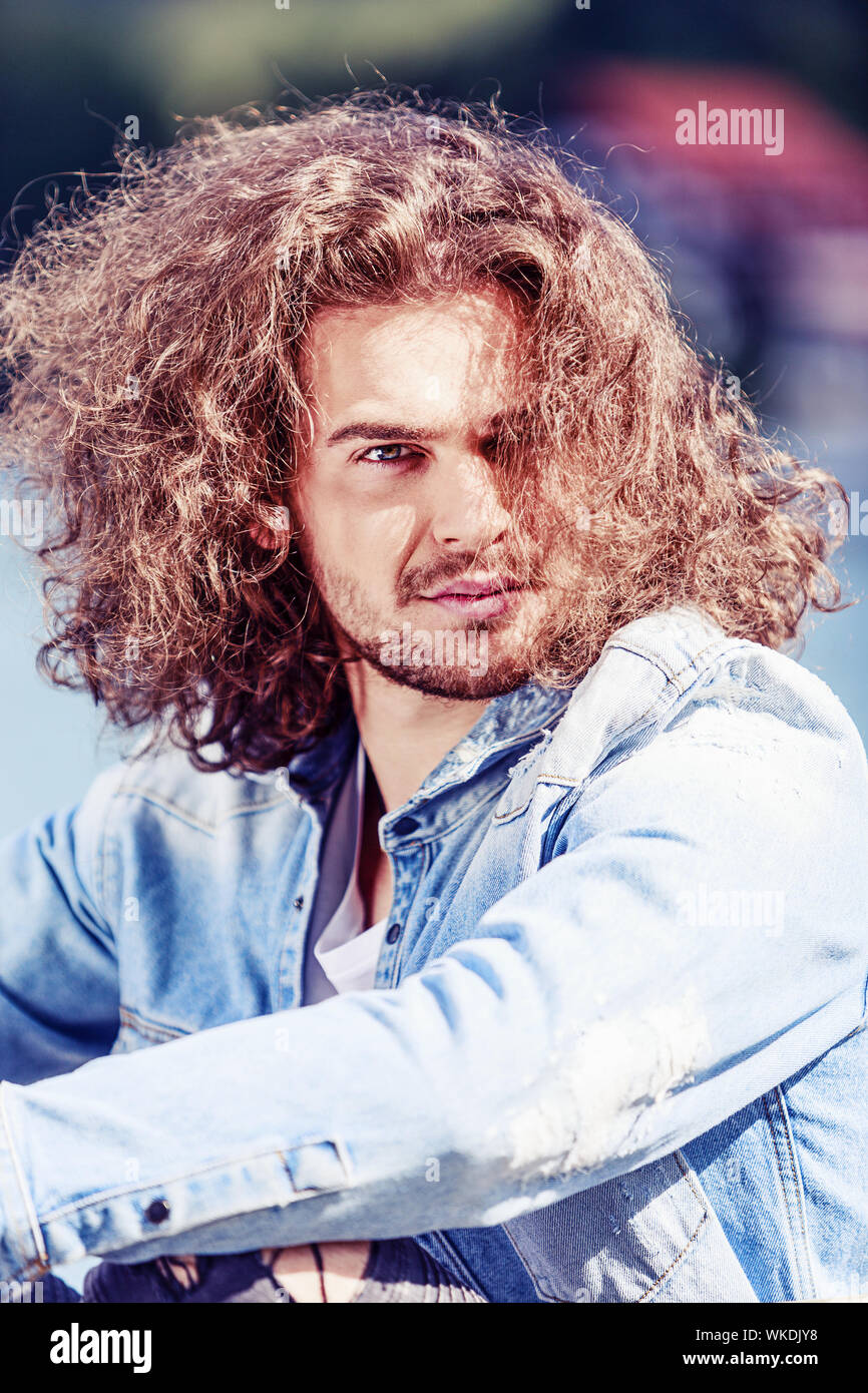 Brown hair man curly hi-res stock photography and images - Alamy