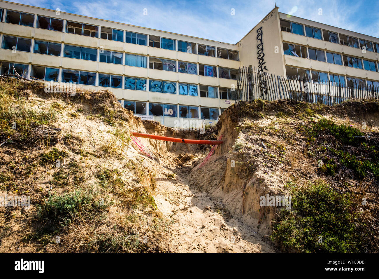 Soulac-sur-Mer (central-western France): the four-storey building “Le Signal”, whose owners were evacuated by a prefecture decree for climatic reasons Stock Photo