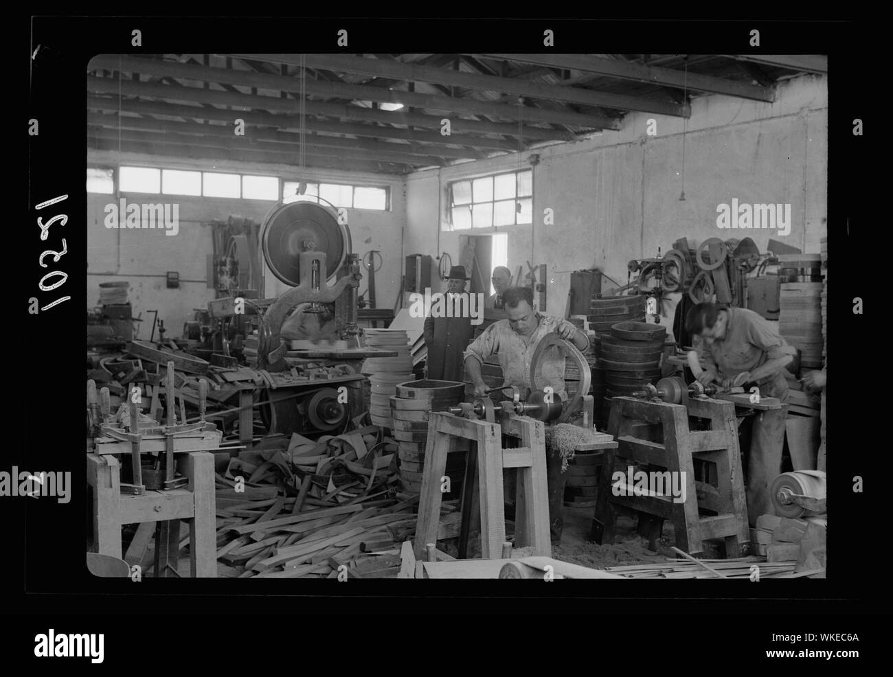 Jewish factories in Palestine on Plain of Sharon & along the coast to Haifa. Bent Furniture Factory in Holon Settlement. Dressing chair bottoms by machinery, closer up Stock Photo