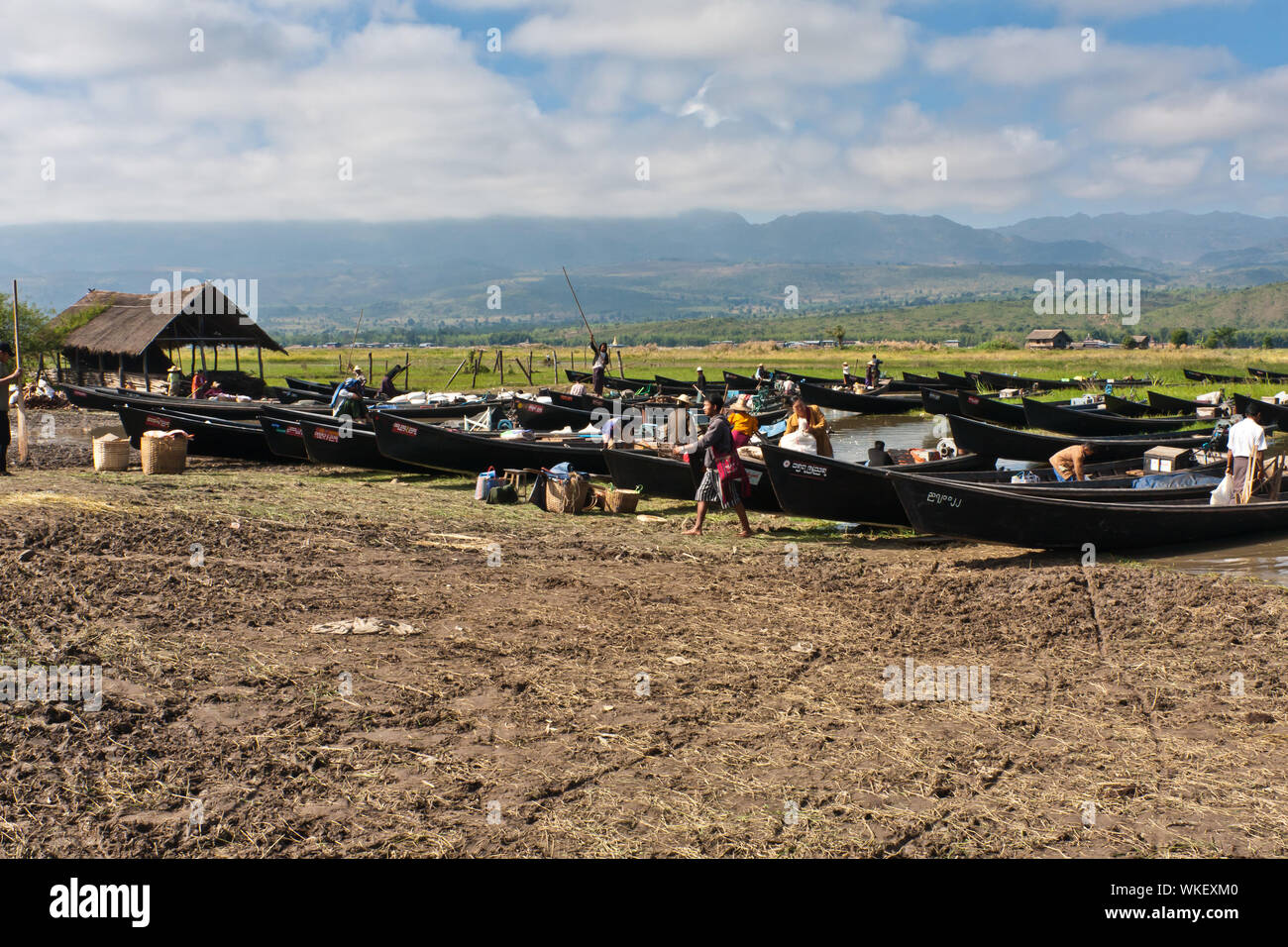 Intha people on the traditional local weekend market on the Inle Lake ...