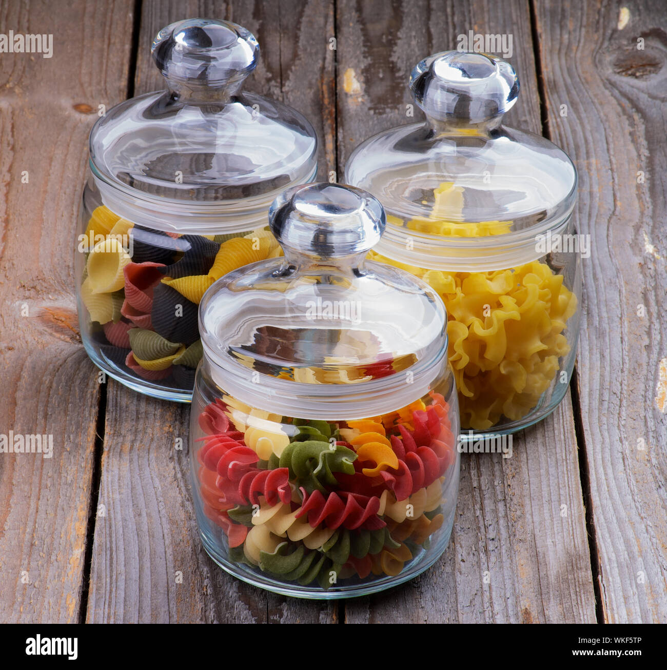 Jar with raw conchiglie pasta on table Stock Photo - Alamy