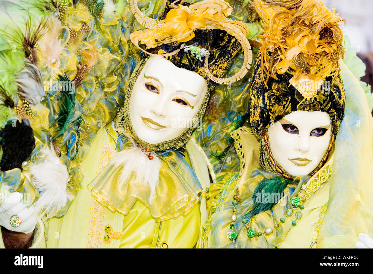 Two people in masks at the Venice Carnival Stock Photo - Alamy