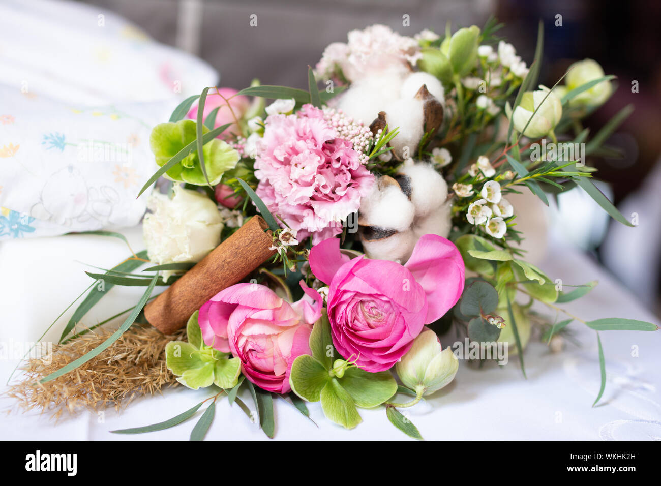 Brightly colored flowers hi-res stock photography and images - Alamy