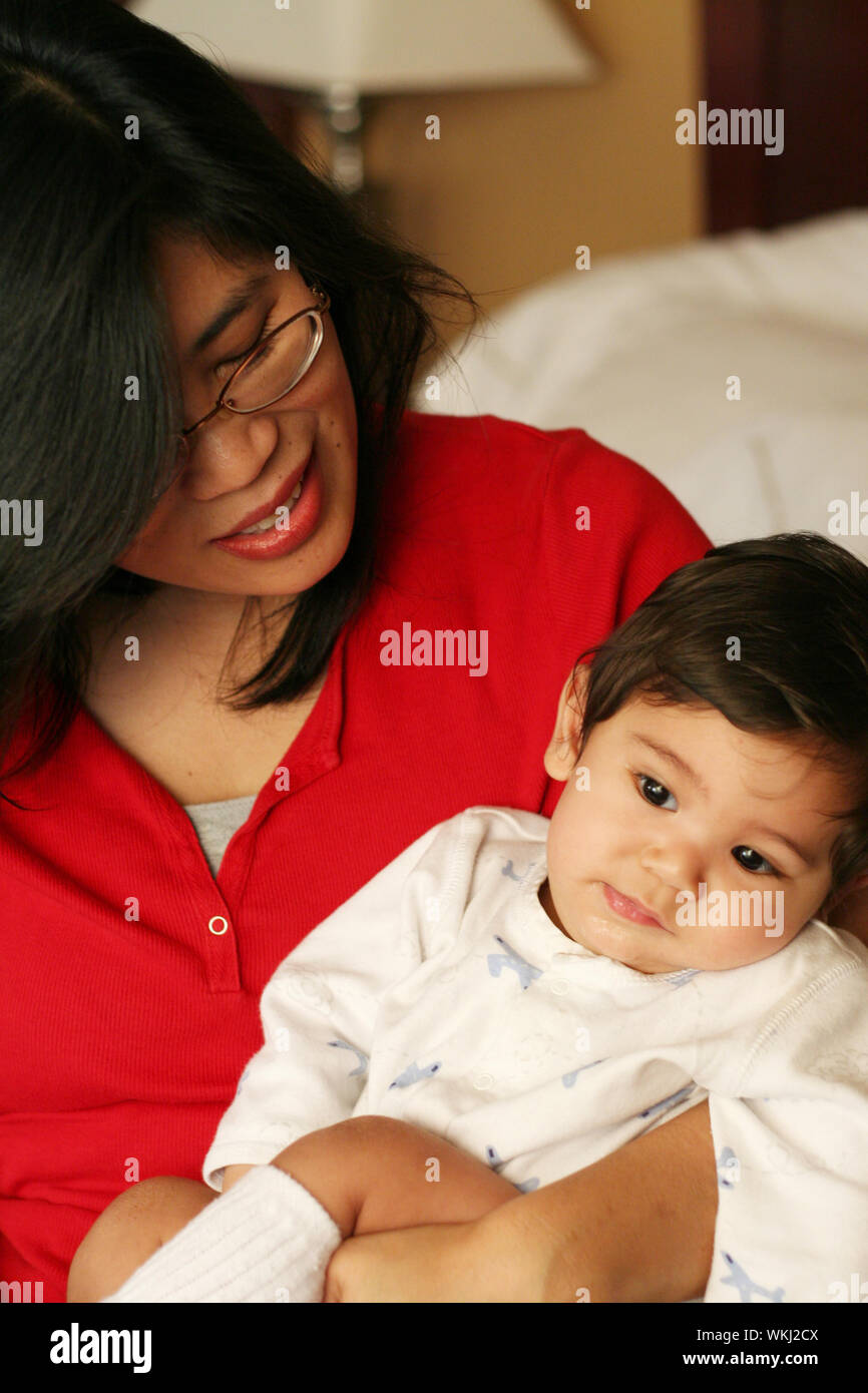спящая мама азиатка и ее сын фото 77