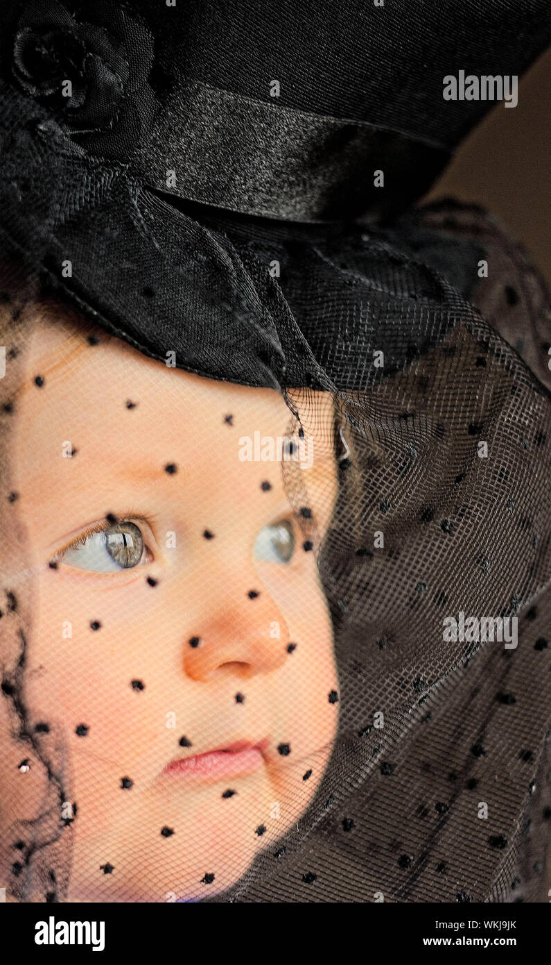 Veil hat hi-res stock photography and images - Alamy