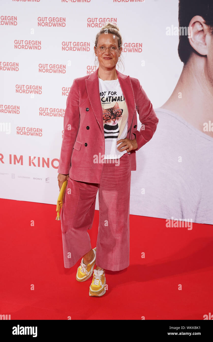 Anna Schudt dem roten Teppich bei der Weltpremiere des Kinofilms Gut gegen Nordwind am 03.09.2019 im Cinedom in Koeln Stock Photo