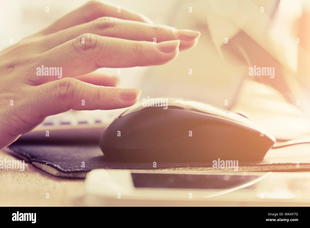 Hand on mouse of computer hi-res stock photography and images - Alamy