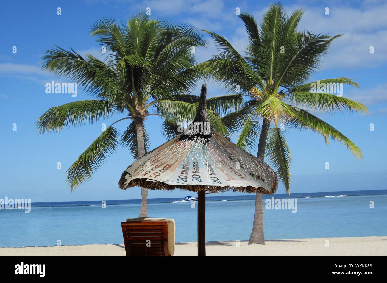 Palm tree deck chair hires stock photography and images Alamy