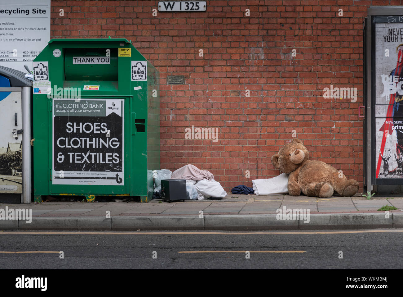 Large teddy bear left at a recycling site at Snaresbrook Station, Wanstead, London Stock Photo