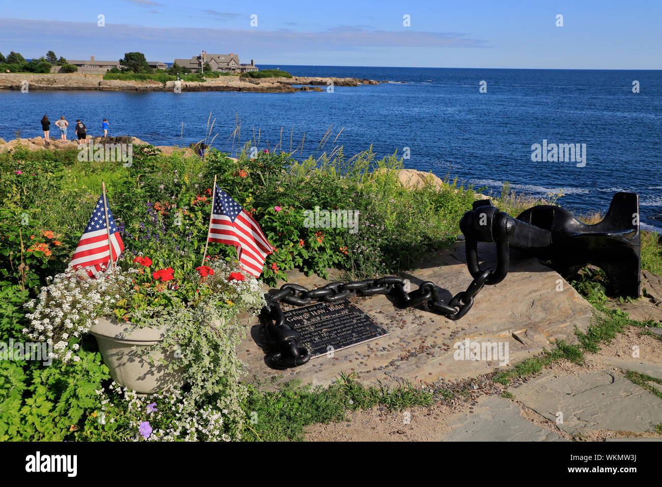 George H.W Bush's memorial and American flags with Bush Compound aka the Summer White House in Walker's Point in background.Kennebunkport.Maine.USA Stock Photo