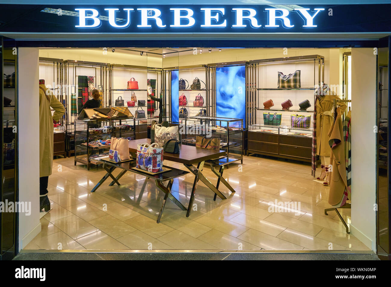 Burberry In Barcelona Airport Clearance, 52% OFF | blountpartnership.com