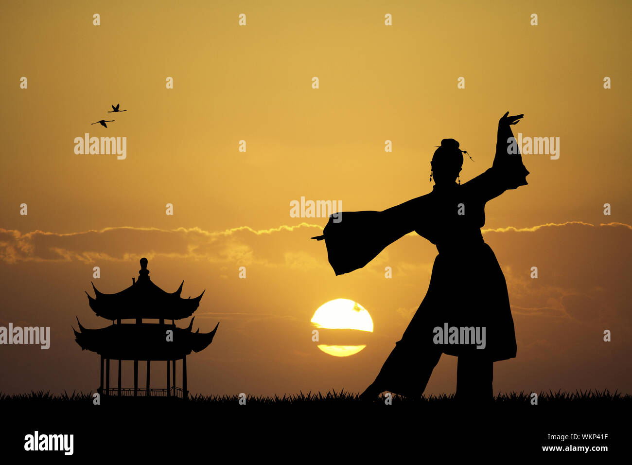 Fan dance dancing kimono hi-res stock photography and images - Alamy