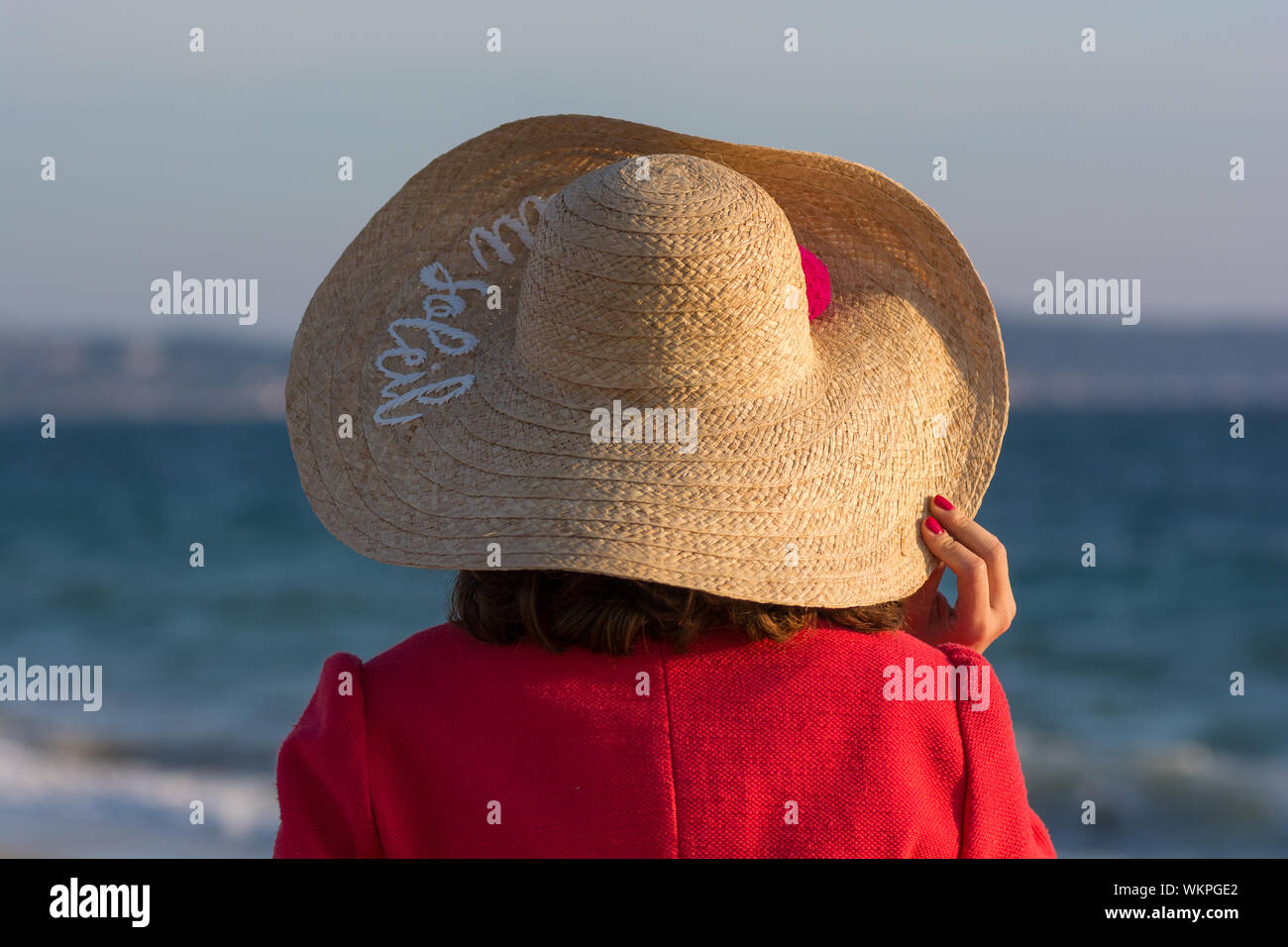Woman wearing straw sun hat hi-res stock photography and images - Alamy