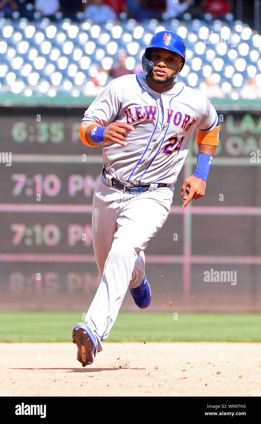 Washington, United States. 04th Sep, 2019. New York Mets Robinson Cano runs the baes as he scores off of a single hit by Amed Rosario against the Washington Nationals in the sixth inning at National Park in Washington, DC on Wednesday, September 4, 2019. Photo by Kevin Dietsch/UPI Credit: UPI/Alamy Live News Stock Photo