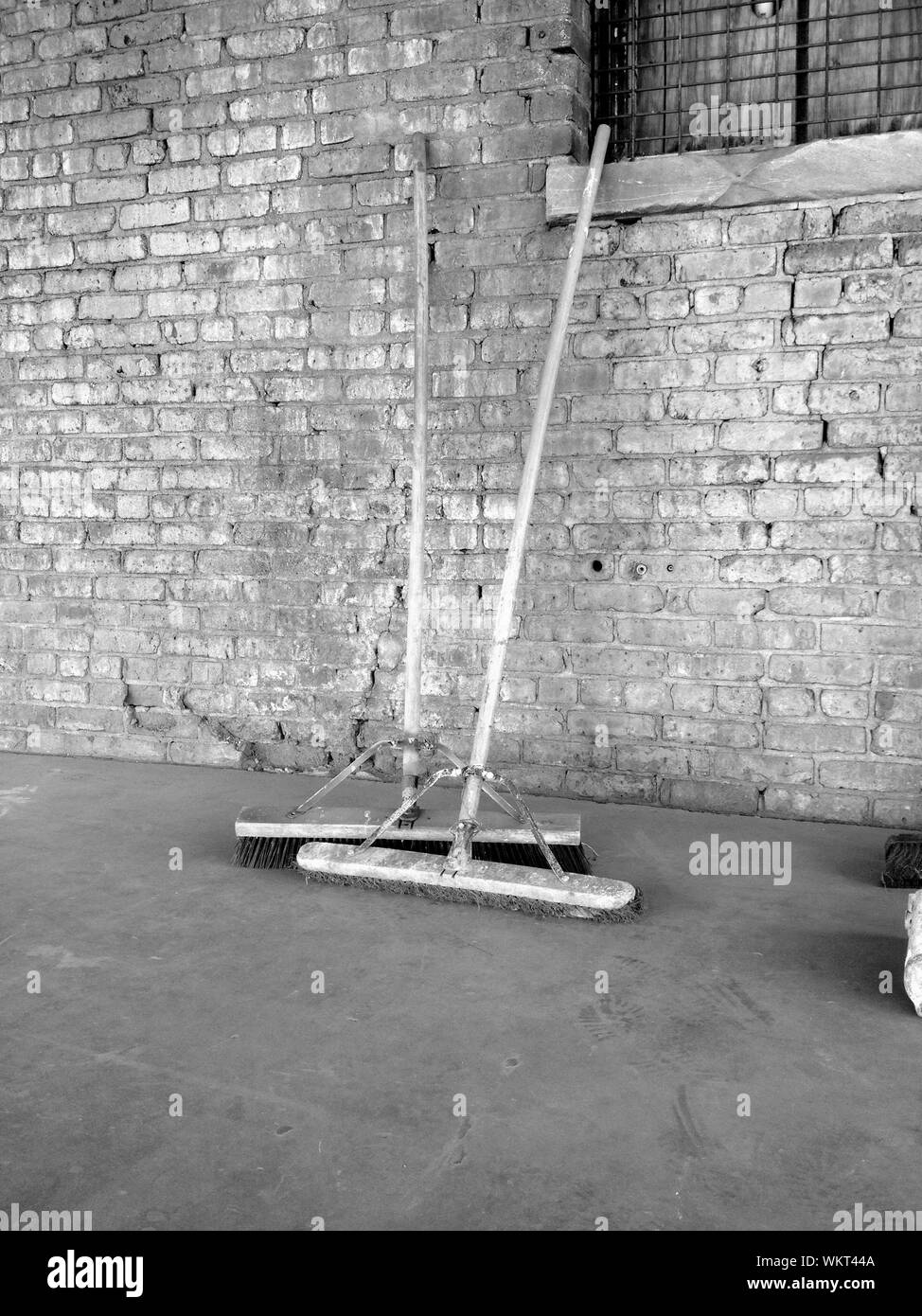 Cleaning brick wall hires stock photography and images Alamy