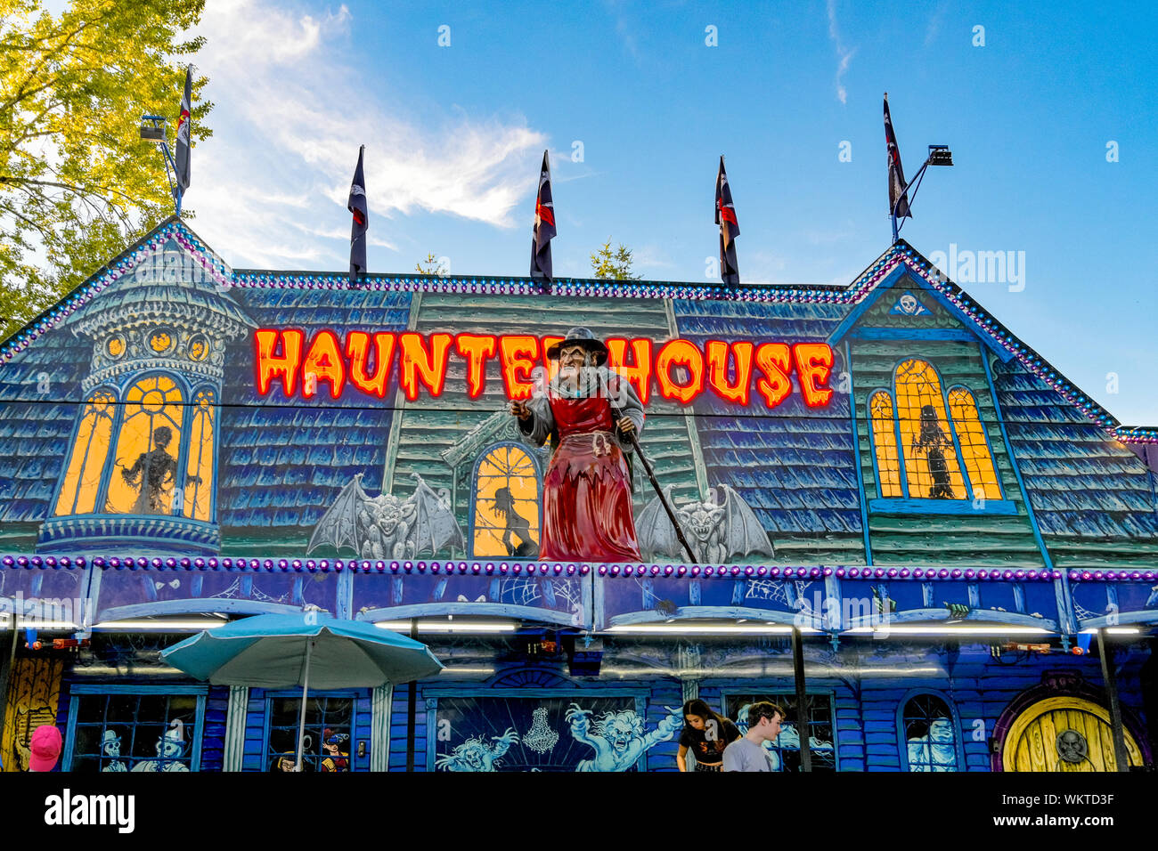 Fair haunted house hi res stock photography and images Alamy