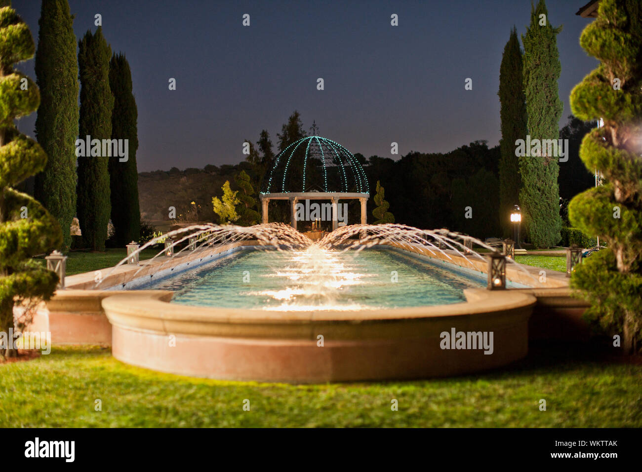 Illuminated water feature hi-res stock photography and images - Alamy
