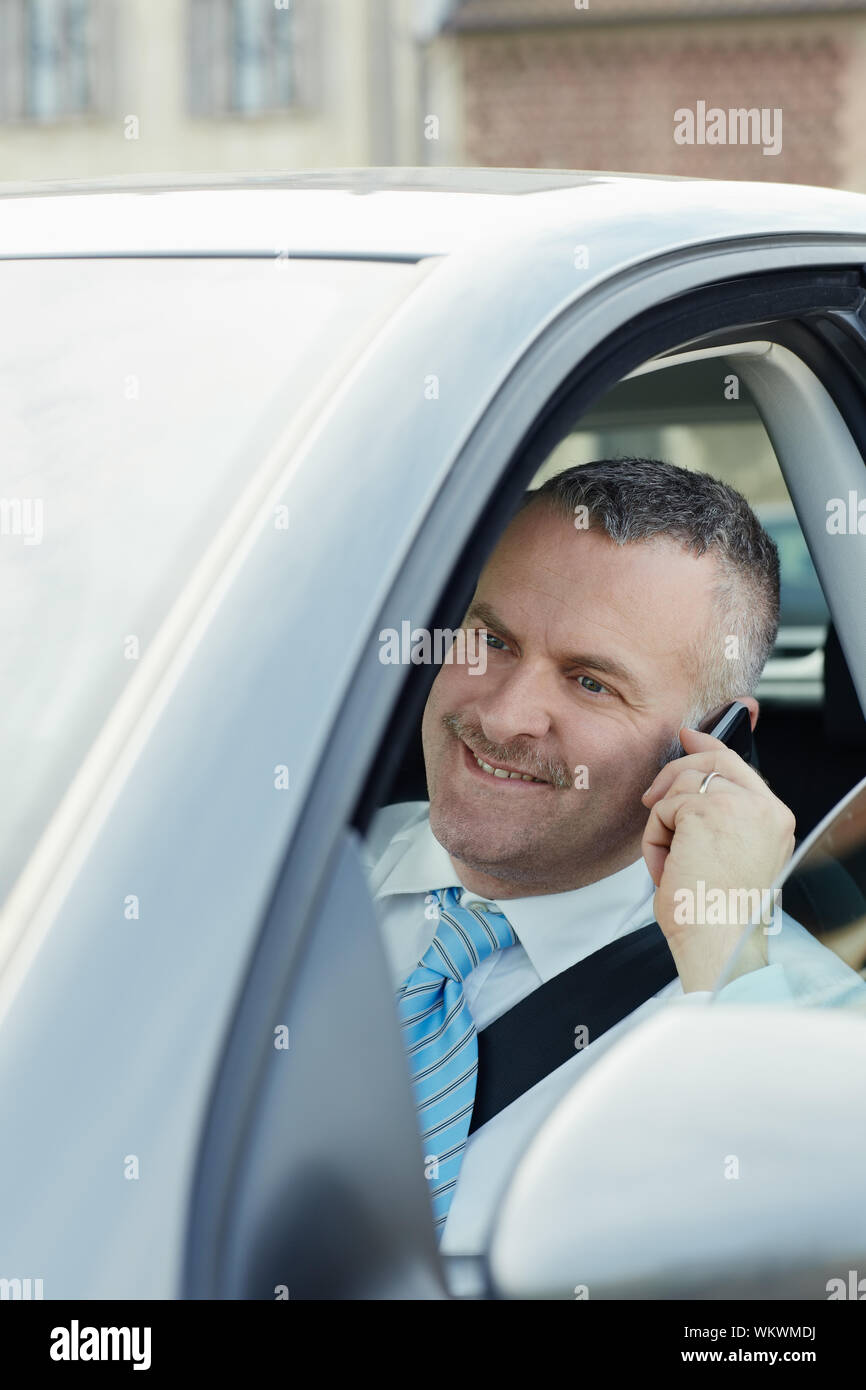 mature caucasian business man calling on the phone and smiling ...