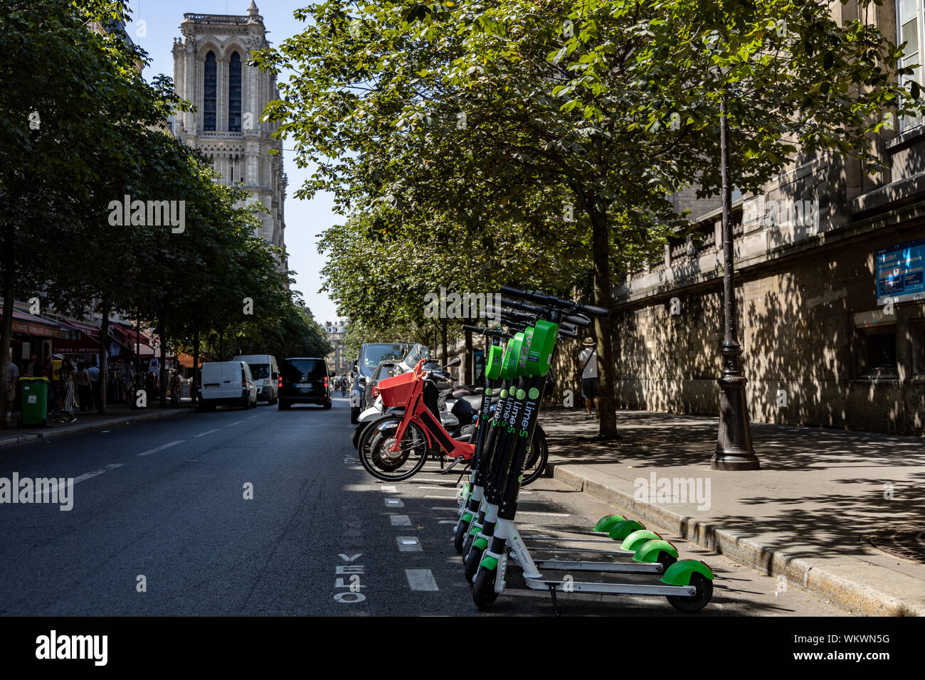 Electric scooter paris hires stock photography and images Alamy