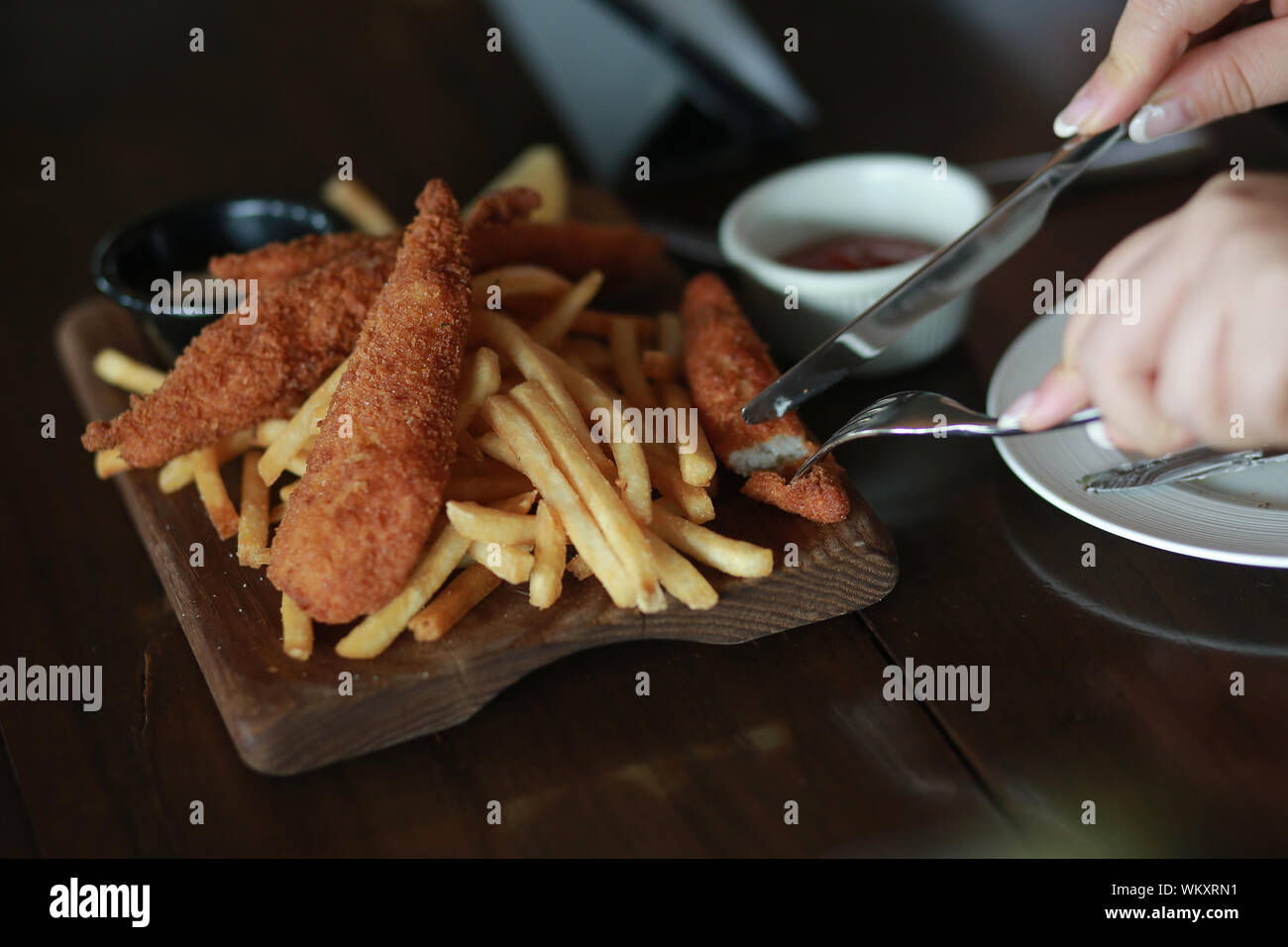 Eating fish and chips with hands hires stock photography and images