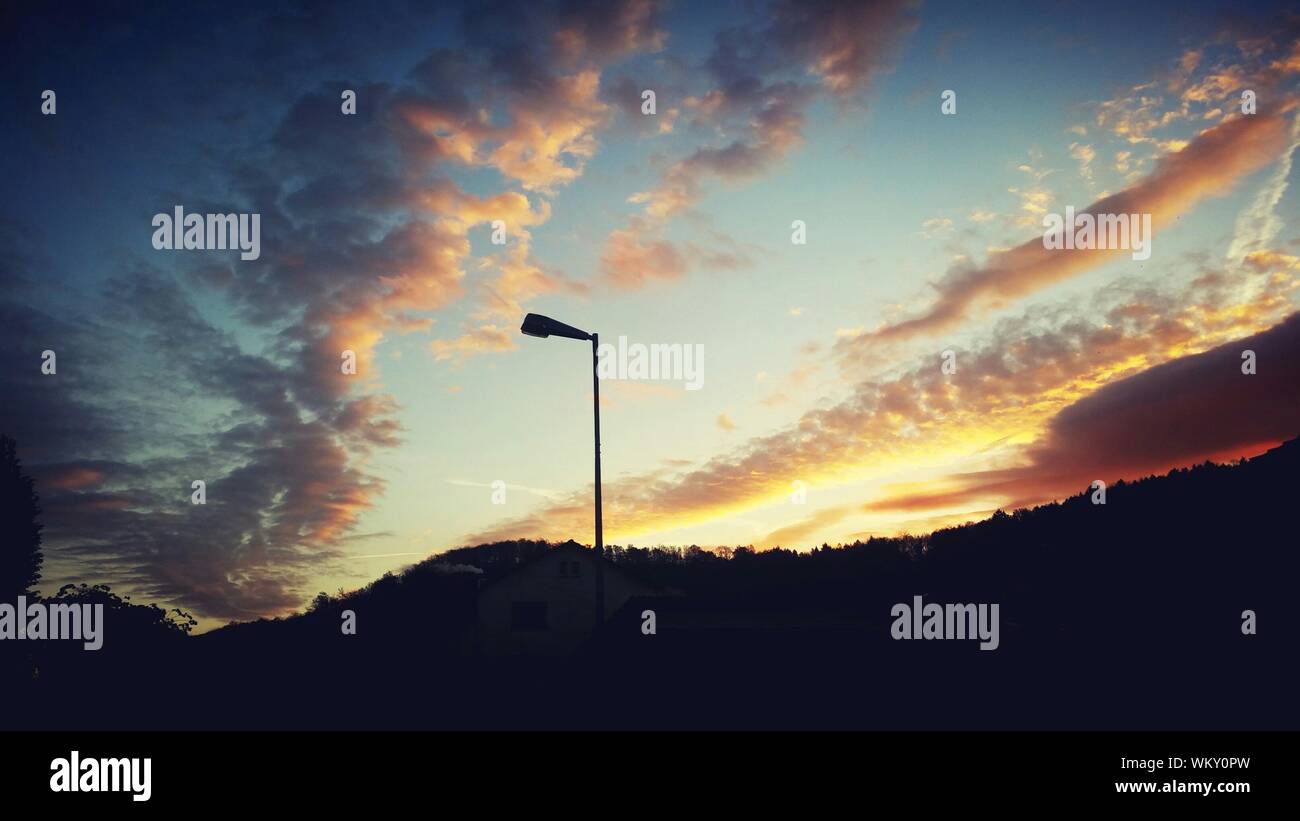 Street light and silhouette of houses hi-res stock photography and ...