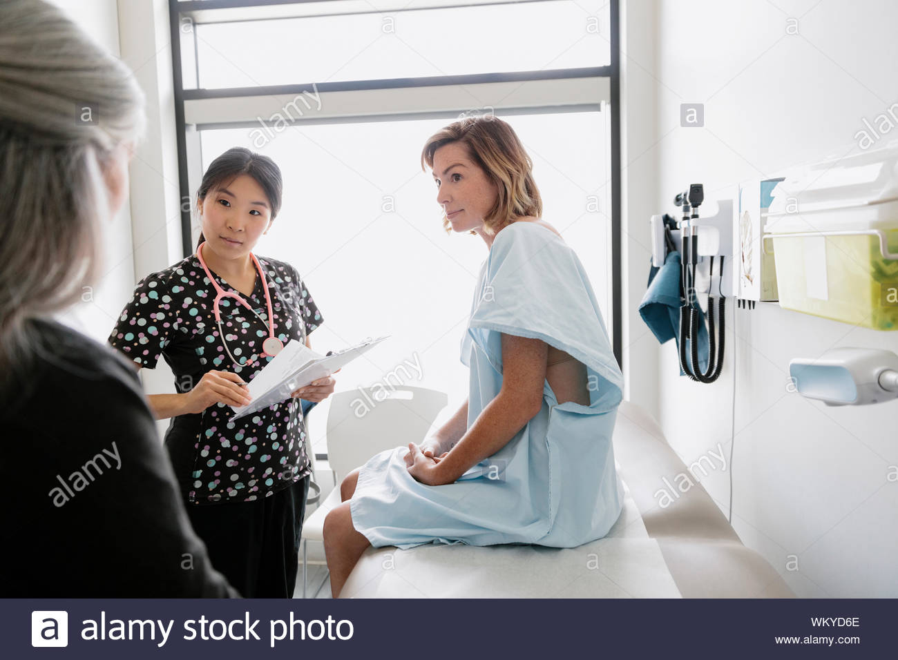 Doctor talking patient hospital hi-res stock photography and images - Alamy