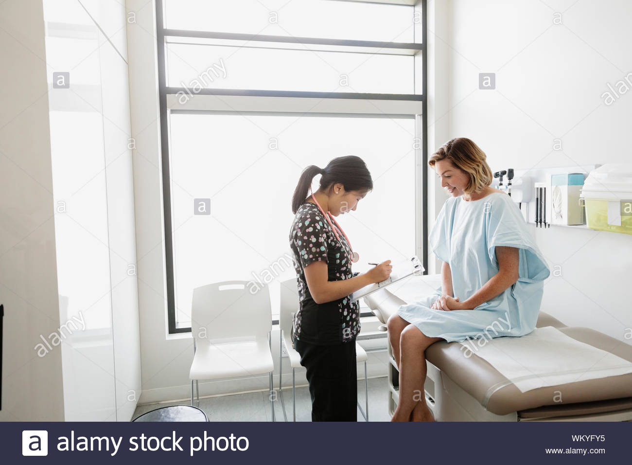 Female patient hospital gown hires stock photography and images Alamy