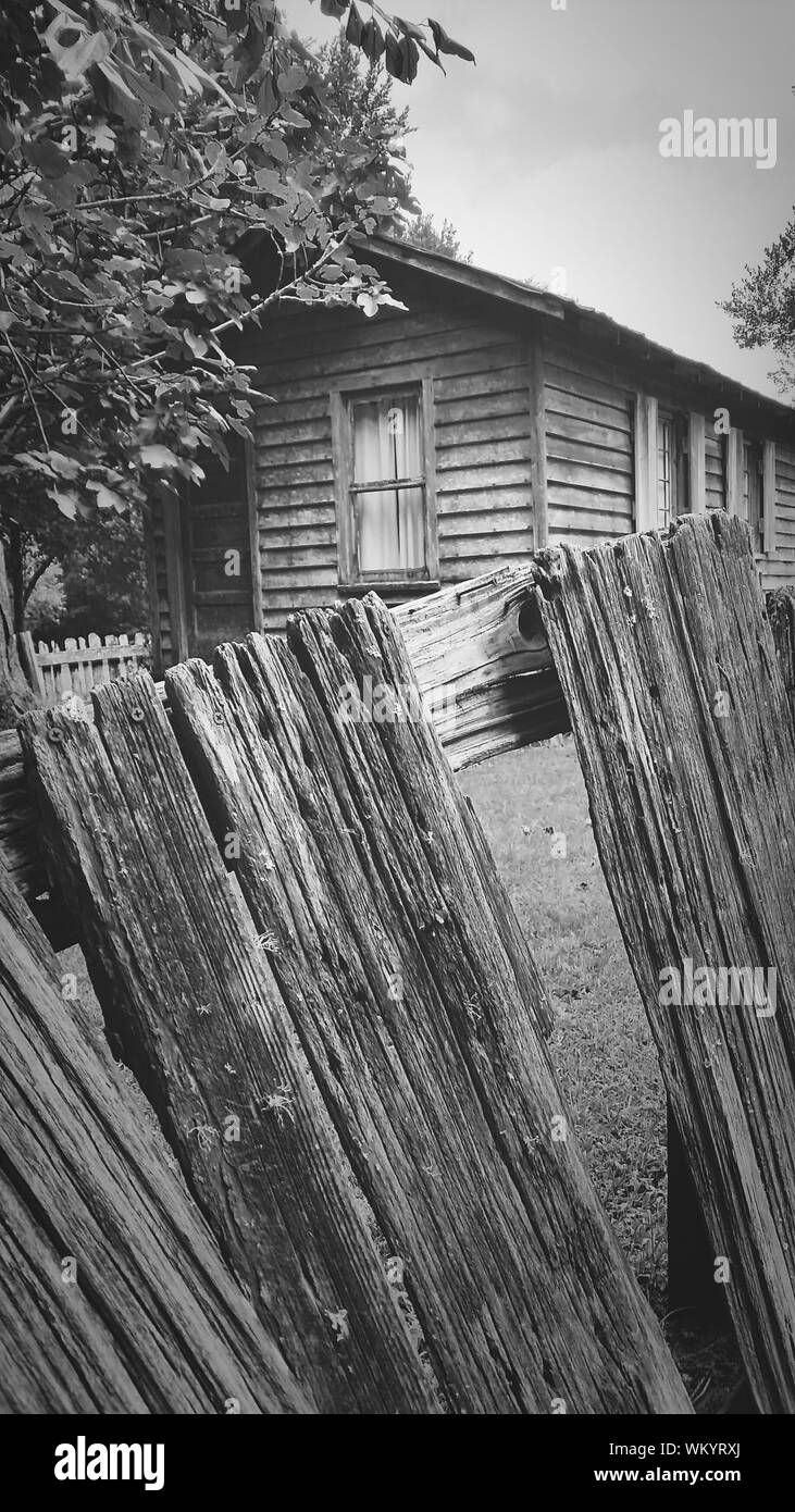 Old house with wooden fence hi-res stock photography and images - Alamy
