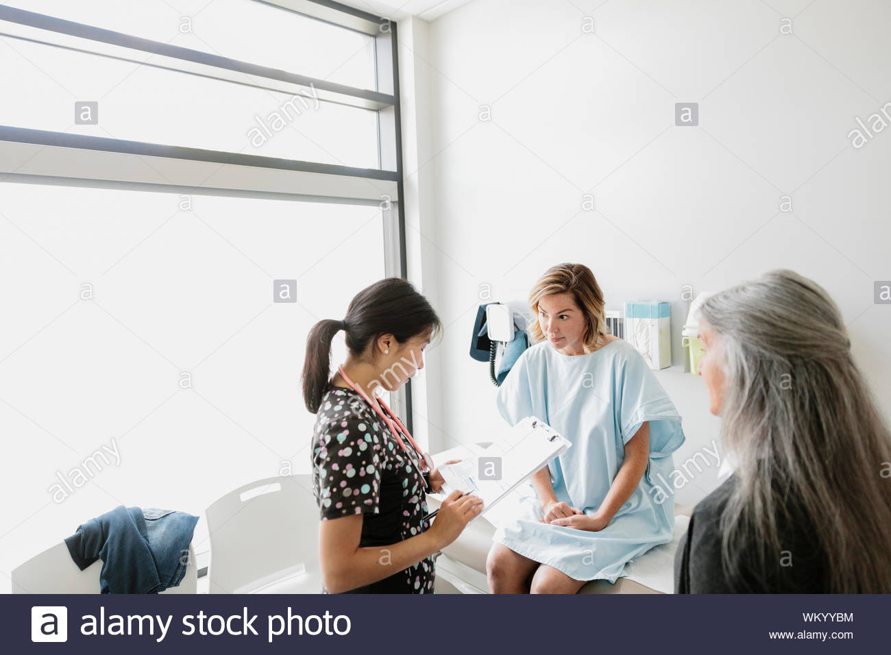 Young woman hospital gown hi-res stock photography and images - Alamy