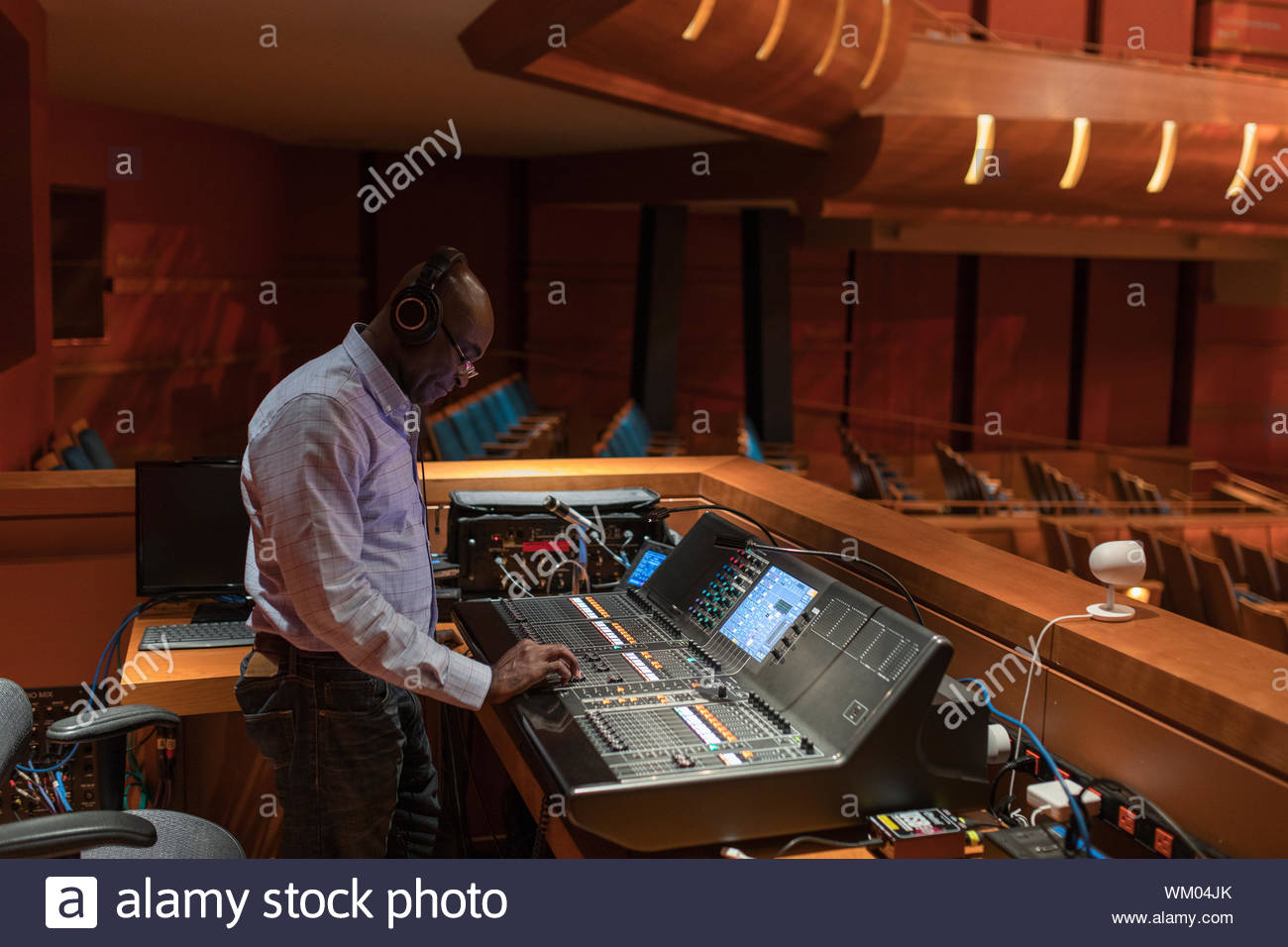 Sound Engineer Concert Hi Res Stock Photography And Images Alamy Sound Engineer Concert Hi Res Stock Photography And Images Alamy