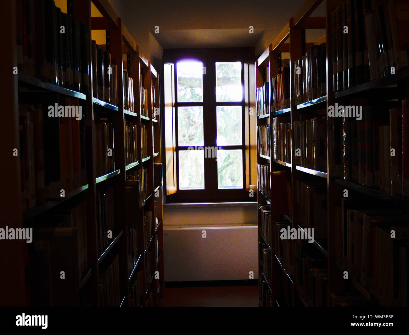 Books arranged in shelf hires stock photography and images Alamy