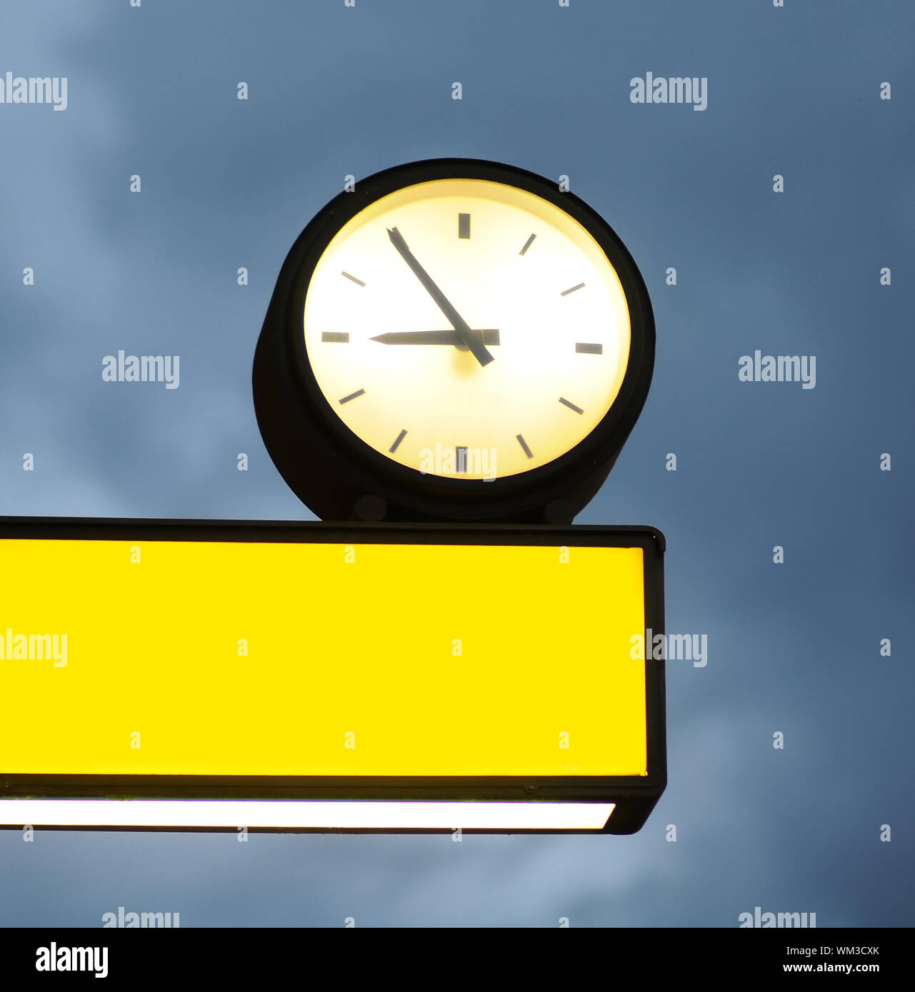 Illuminated clock face hires stock photography and images Alamy