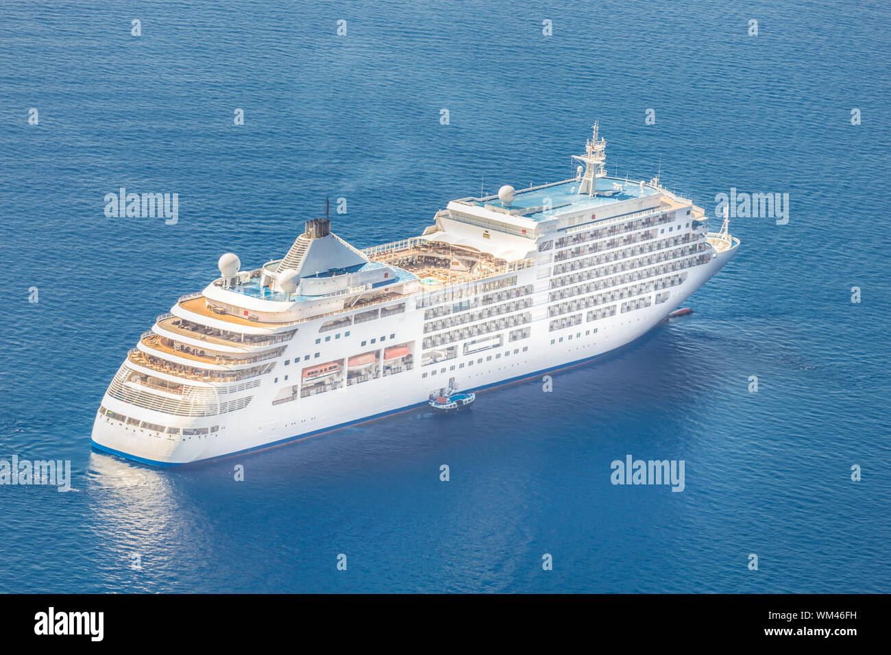 Luxury cruise sailing ship hi-res stock photography and images - Alamy