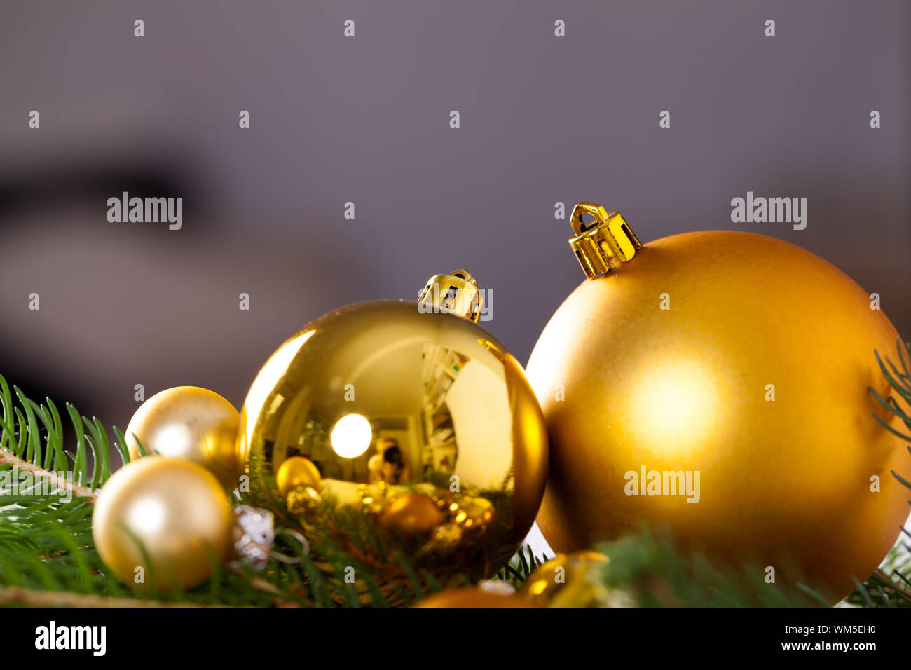 Golden christmas ball shallow hi-res stock photography and images - Alamy