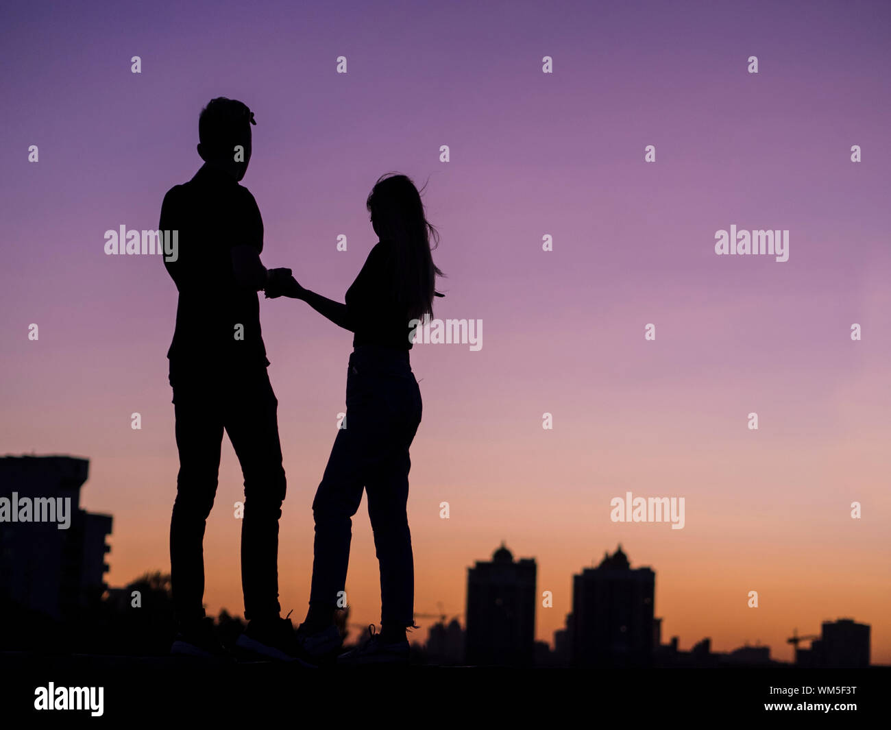 Couple silhouette couple silhouette hi-res stock photography and images ...