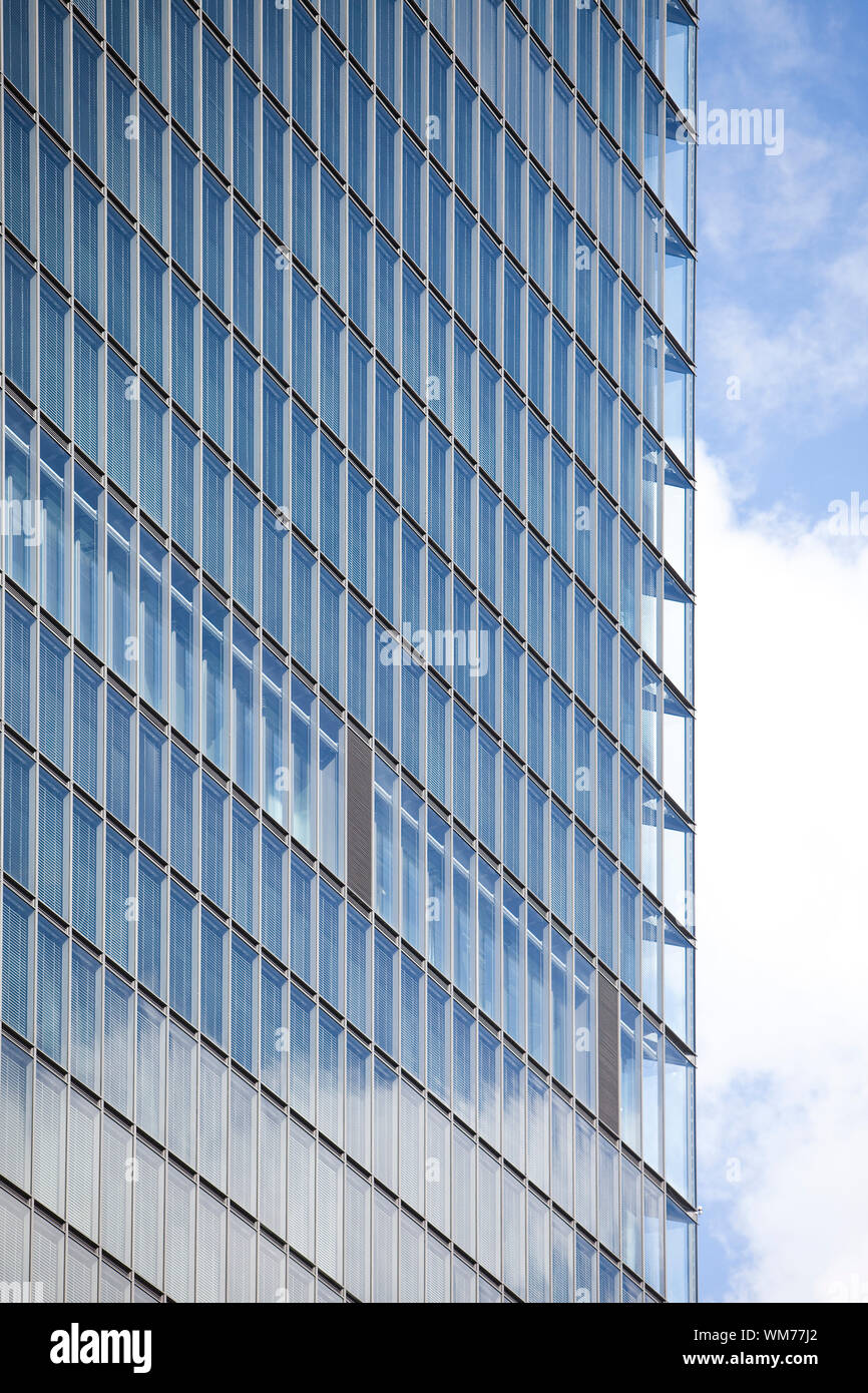 Modern office building Stock Photo - Alamy