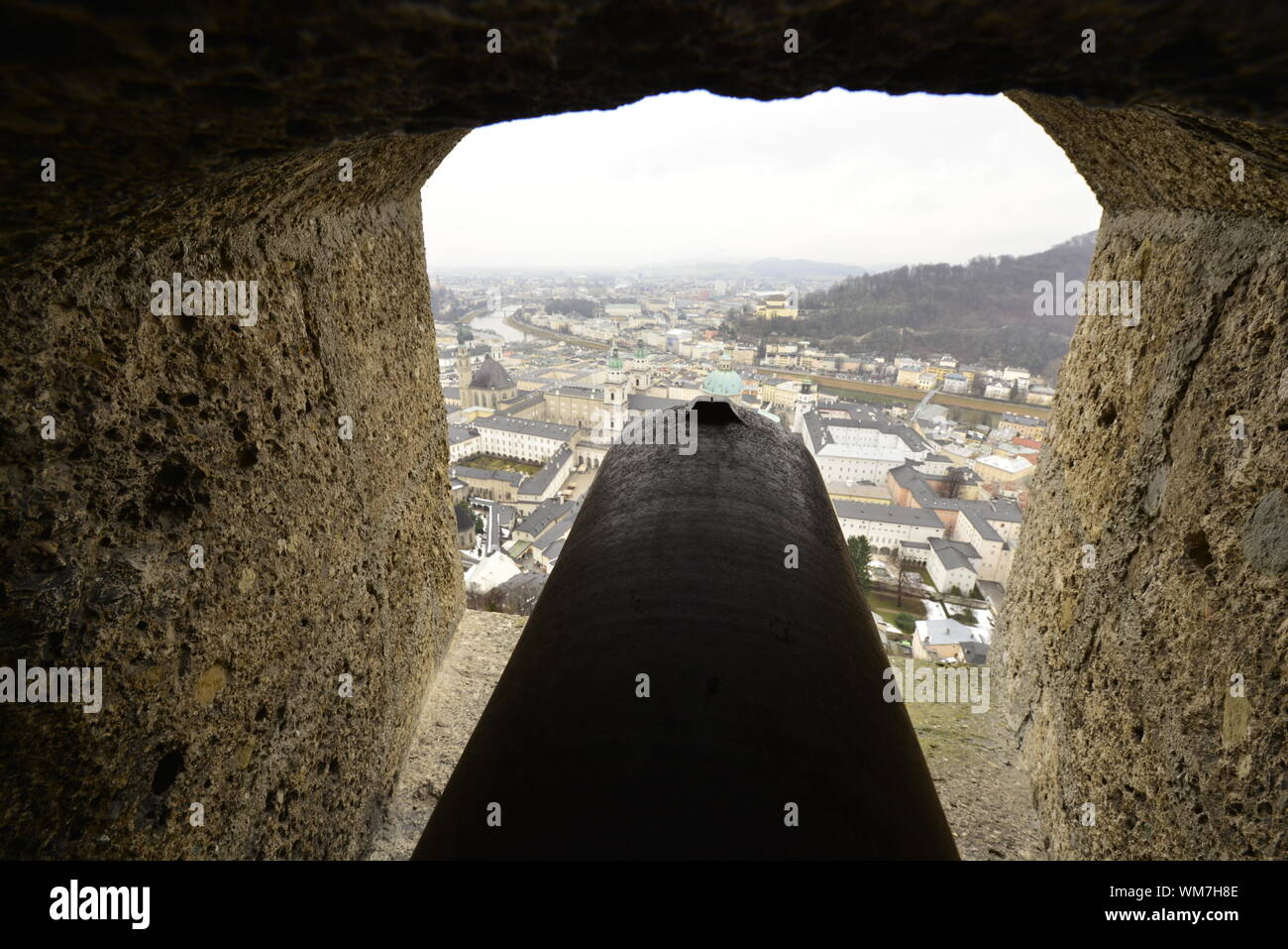 Point arch window hi-res stock photography and images - Alamy
