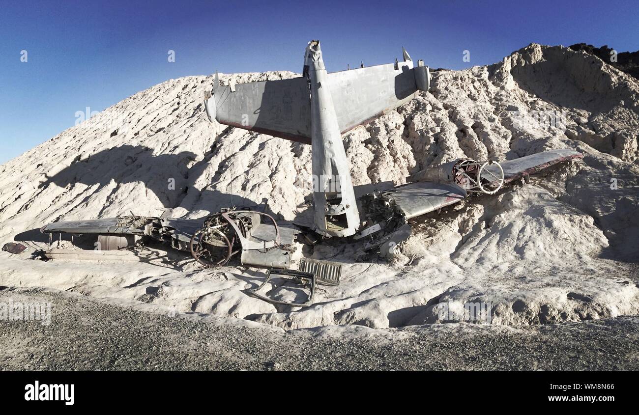 Airplane Crash In Nevada Desert On Sunny Day Stock Photo Alamy