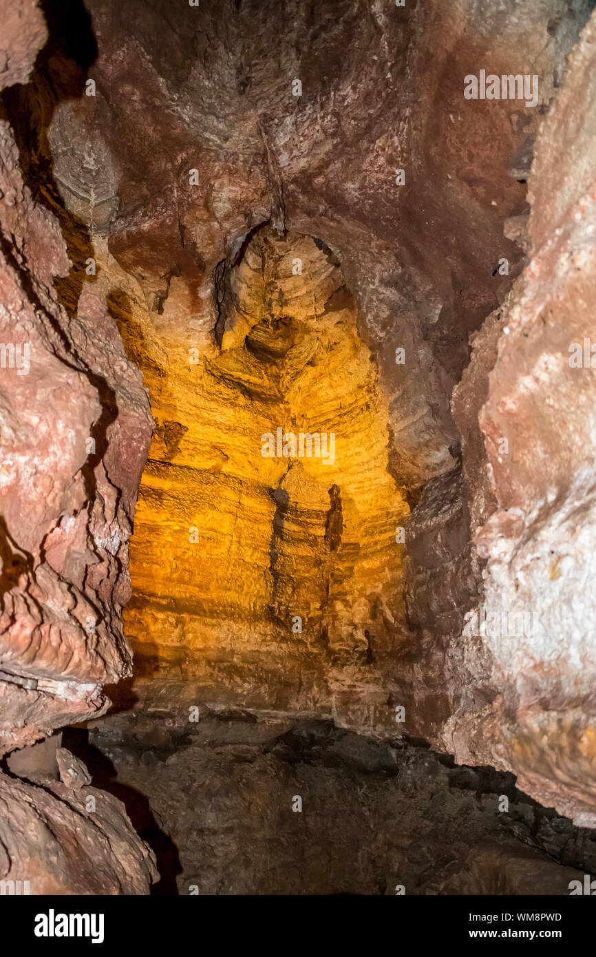 Boxwork A Boxwork geological formation of rocks in Wind Cave National Park ...