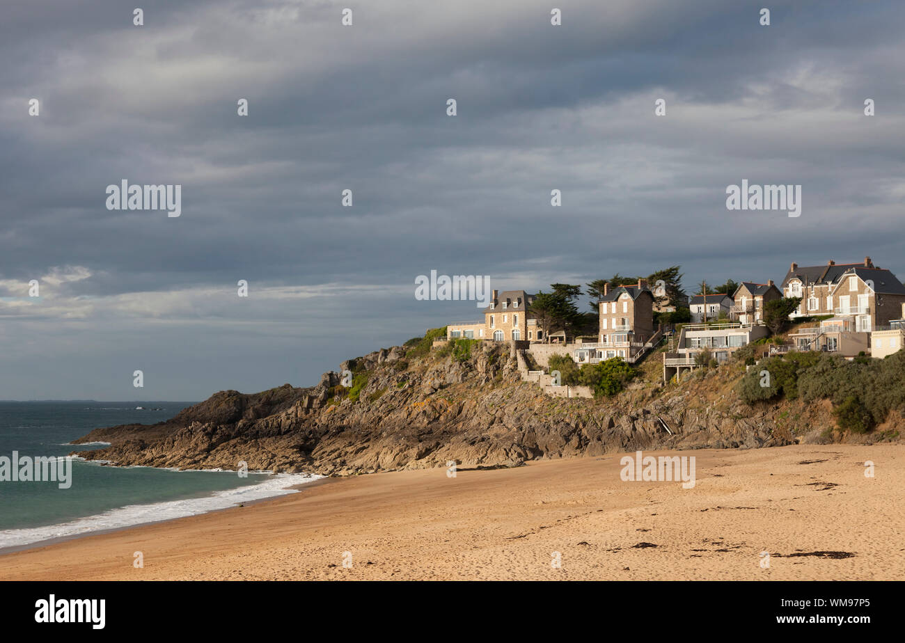 Beach In Saint Malo With Stone Houses Plage Du Val Saint