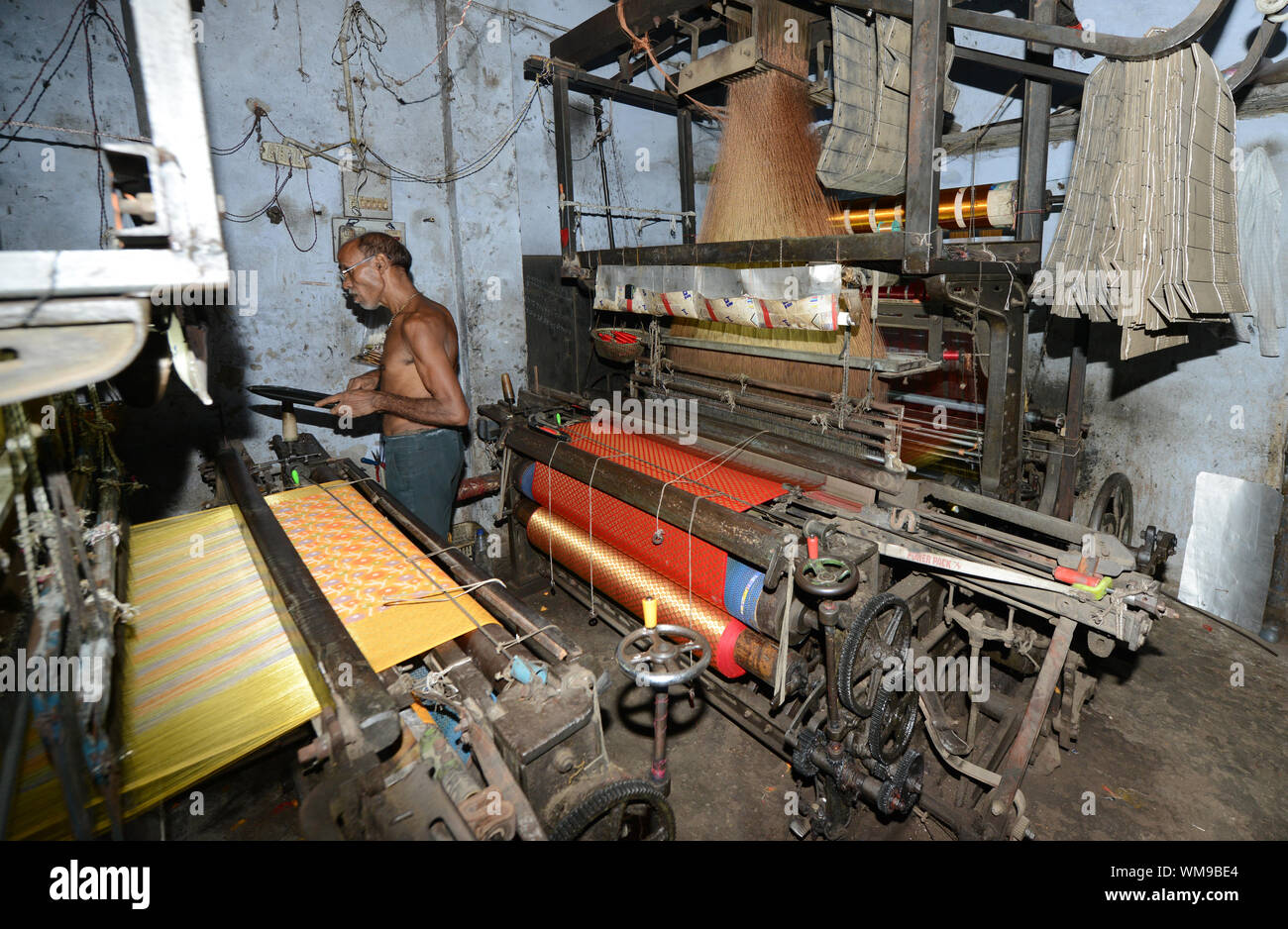 Machine weaving in a small factory in varanasi, India Stock Photo Alamy