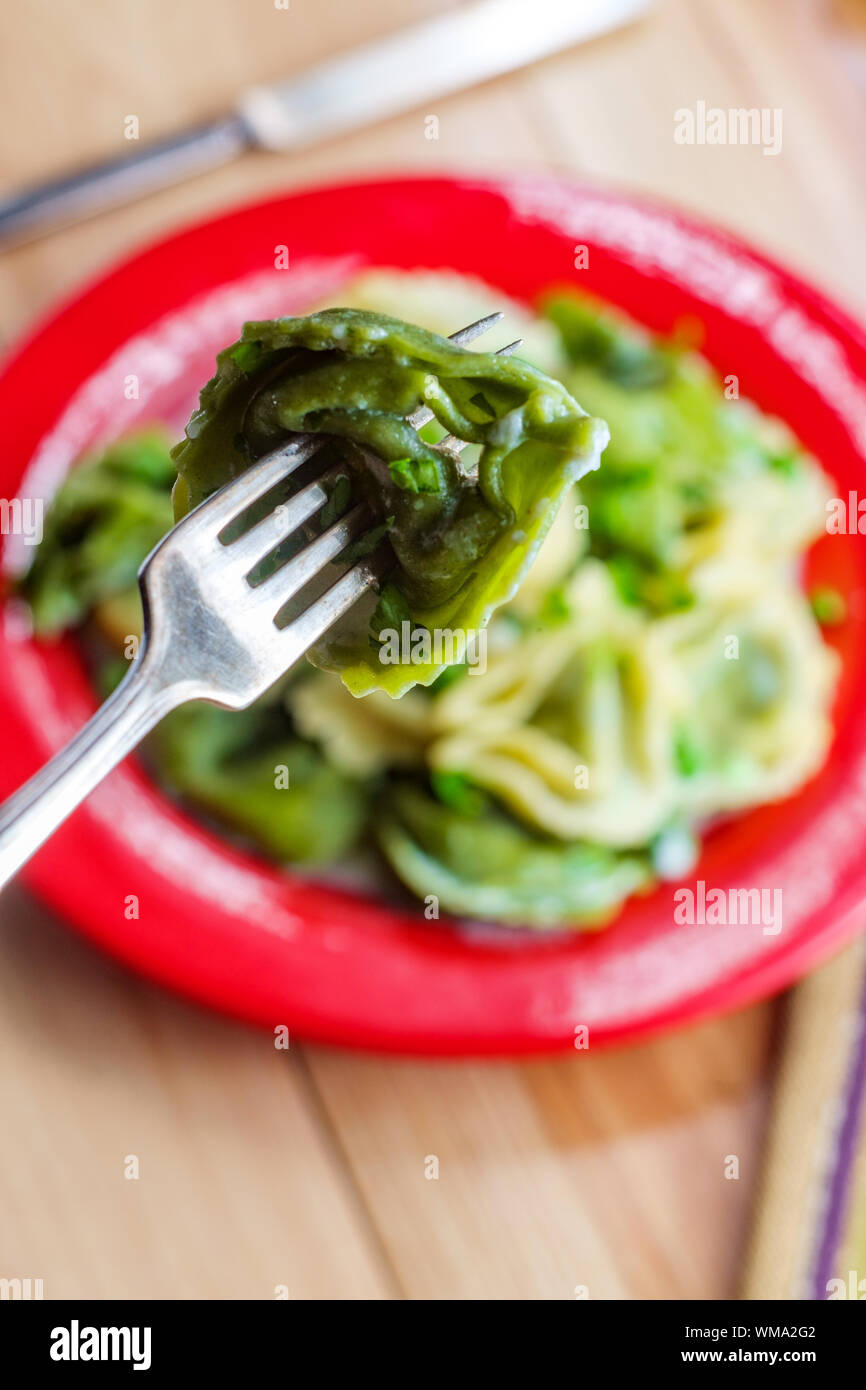 Butter and parmesan cheese and spinach tortellini alfredo Stock Photo Alamy