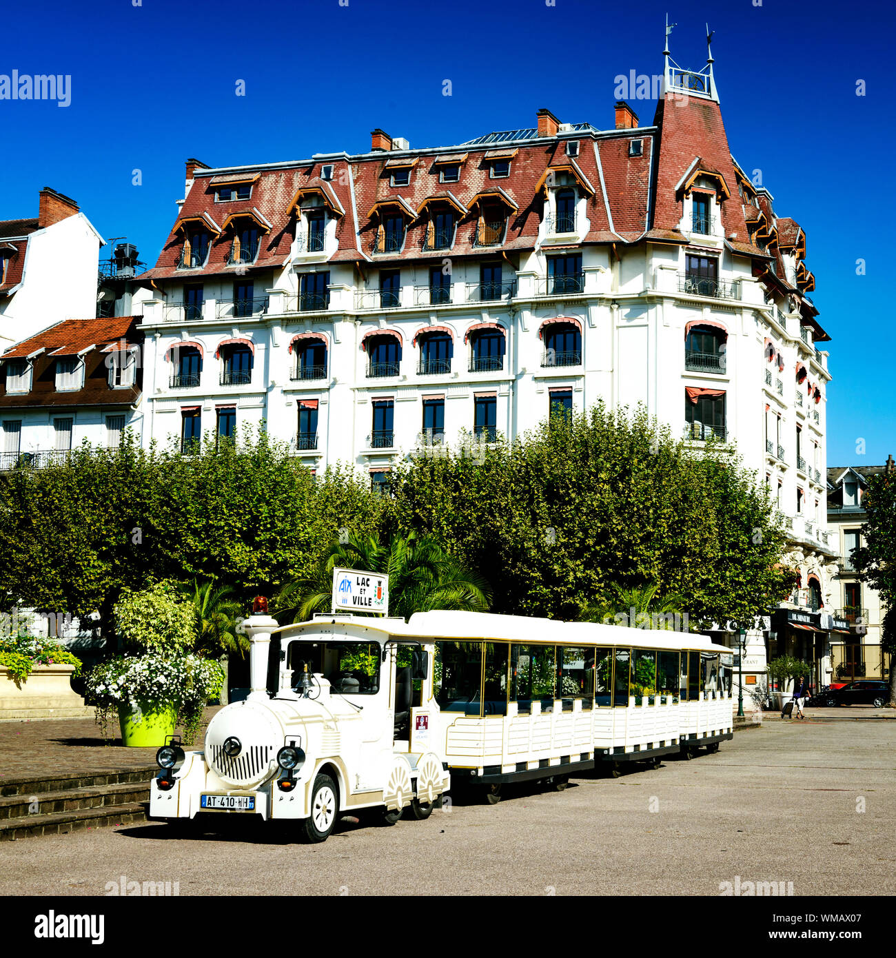 Classic bus france hi-res stock photography and images - Alamy
